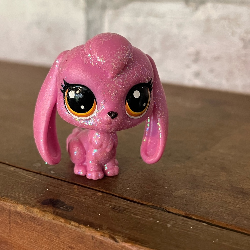 Toys R Us Exclusive Littlest Pet Shop LPS Sparkle Pets Pink Bunny Glitter